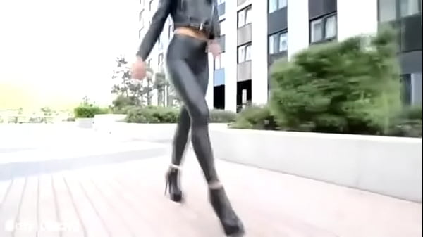 Who is she &iquest;qui&eacute;n es la chica name alguien sabe el nombre ayuda help