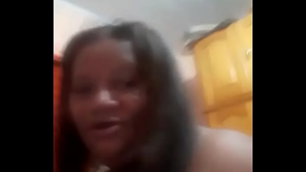 gordinha mostrando corpo