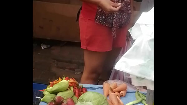 Play MP4 - Mostrando las tetas en el mercado pt 1