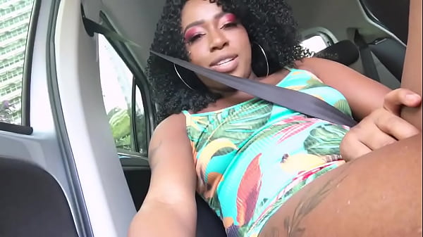 Play MP4 - Safadeza no carro&comma; termina com sexo em casa&period; Acesse https&colon;&sol;&sol;brunablack&period;vip