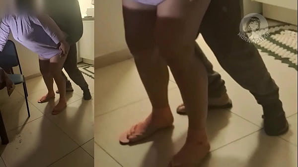 Esposa Metendo Amigo Dotado Na Cozinha , Corno Flagra E Filma Tudo!! thumbnail