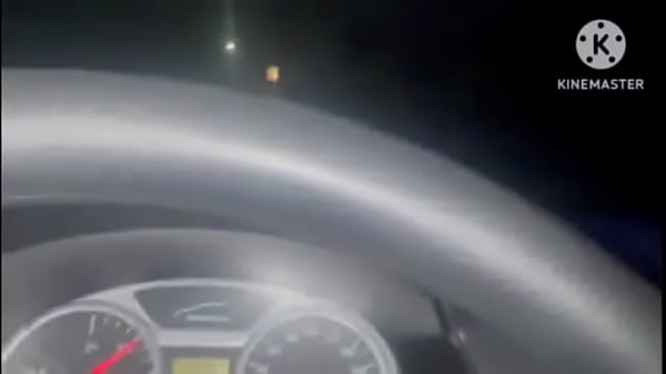 Neg&atilde;o comendo minha esposa no meio da avenida dutra rj 