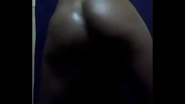 Sacudiendo el culo / Shaking my ass