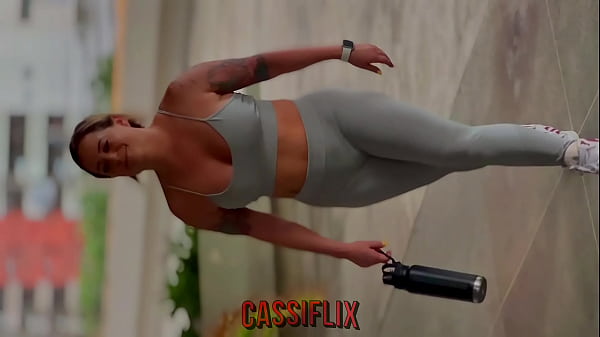 Olha como ele brinca com meu cu colocando plug bem devagar no meu cu e pede para eu sentar no seu pauz&atilde;o grosso e bem duro completo n0 cassiflix