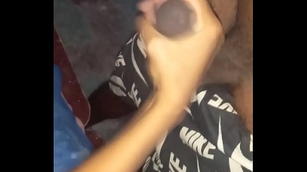 Play MP4 - Universitaria en primer d&iacute;a limpiando casa es fallada por su jefe delante de novicito