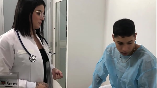 La Doctora Chupa La Polla Del Paciente, Dice Que Para Mi Tratamiento Debo Follarle Su Co&ntilde;o thumbnail