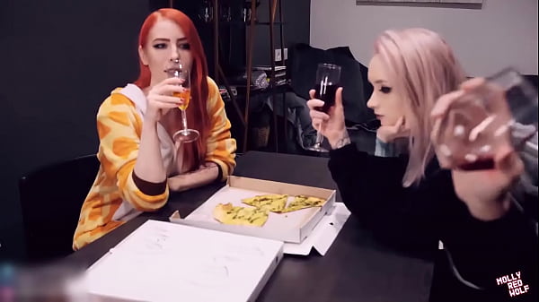 Play MP4 - She made her dream come true and fucked her girl friend - MolllyRedWolf