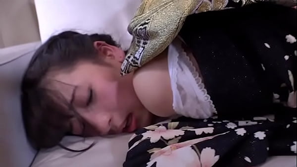 Play MP4 - 【研修生&times;18歳】都内アナウンサースクール生が成人式では気品あふれる姿だったのに式終わりの乱れ具合が最高すぎた削除覚悟の衝撃ハメ撮り映像1