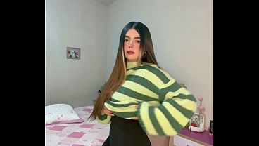 Ésta licra negra pegadita no perdona ni una curva