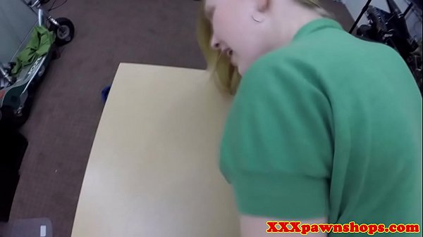 Babe facialed in exchange for necklace 