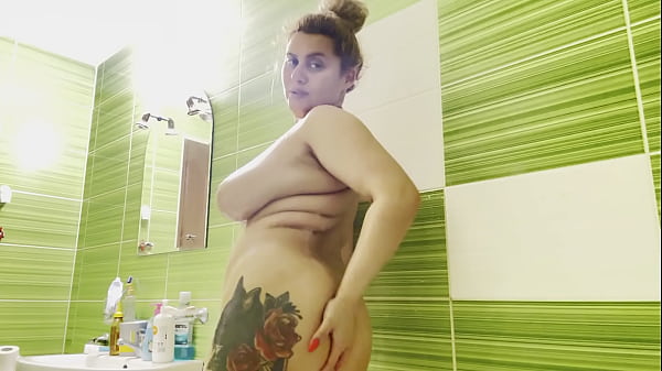 big tits and hot ass take a shower alone