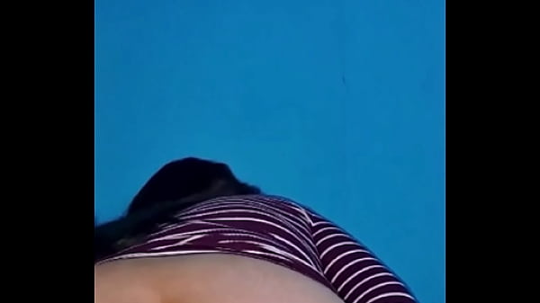 Play MP4 - Moviemiendo mi culo y subi&eacute;ndome el vestido