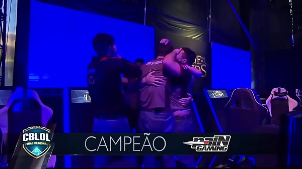 Mylon dando backdoor com pau explodindo de duro 