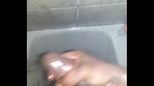 Play MP4 - jerking my dick in shower
