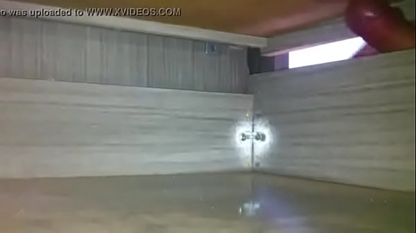 Play MP4 - Usando a gaveta da mesa pra gozar