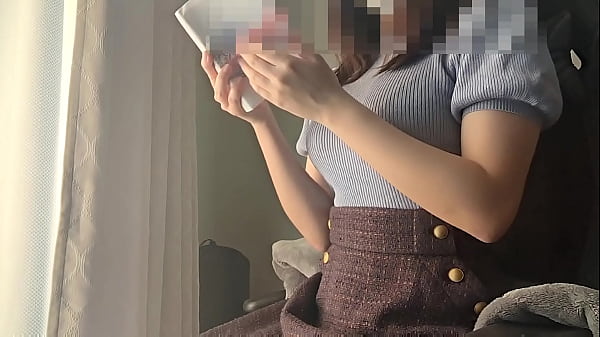 Play MP4 - 好きな本読んでたのにむらむらして敏感なあそこ触ってたらどんどん気持ちよくなっちゃった巨乳女子