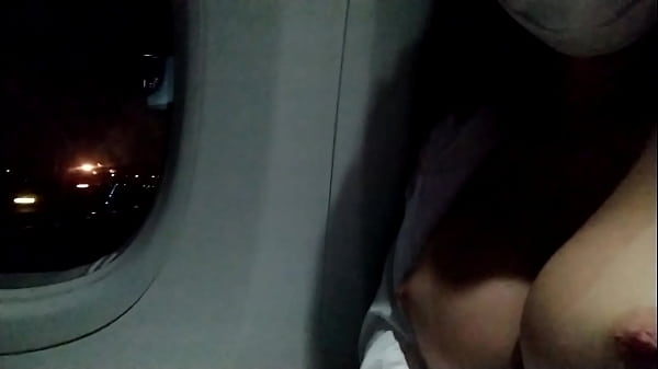 gostosa com seios de fora_em voo - Mc Ni Hot - JoyCardozo - Pernocas