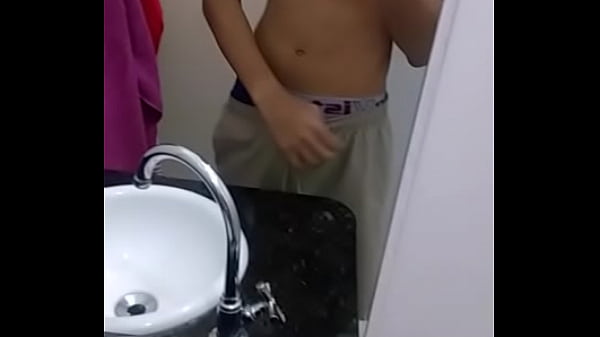 Play MP4 - &lpar;Novinho Punheteiro&rpar; Sensualidade na Bermuda Tactel - Parte 1