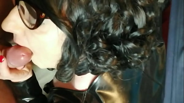 Sissy Tania Cox giving head and getting wet