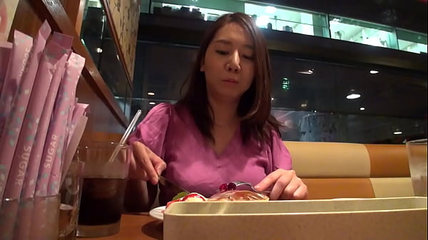 Play MP4 - 募集ちゃん 011 はるな 25歳 エステティシャン 挿れた瞬間に聞こえるエロい喘ぎ声と漏れる吐息。おっぱいがぽよんぽよんと揺れ動いている。抱きしめながら、腰を振る。密着度100&percnt;w騎乗位時の彼女の腰使いは半端無く、ち&bigcirc;こが左右に激しく振られた。https&colon;&sol;&sol;bit&period;ly&sol;3Y7LabJ