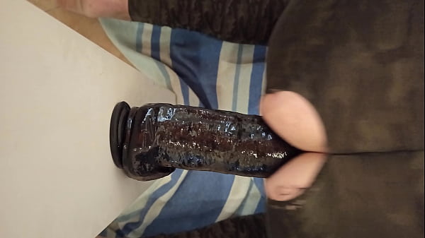 Enorme dildo negro 