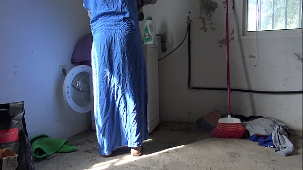 Play MP4 - A Muslim maid is fucked doggystyle while doing the laundry