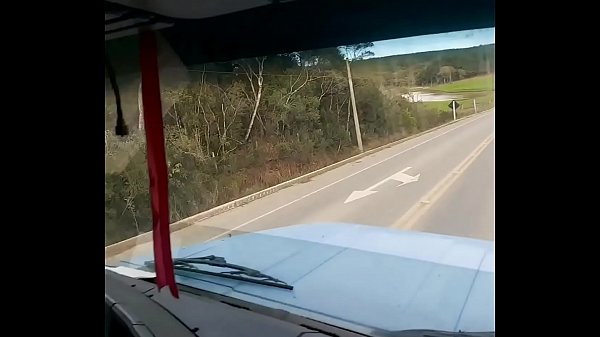 Peguei o caminhão pra trabalhar no Mato atrás de pau , completo no_red