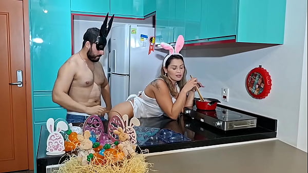 RECEITINHA DE PÁSCOA COM A_COELHINHA MAMA LEVANDO MUITA CENOURA