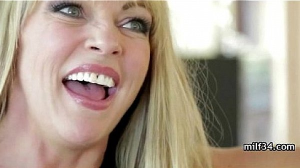 Hot cougar blows a big dick 