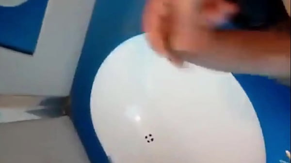 Punheta dentro do trem 