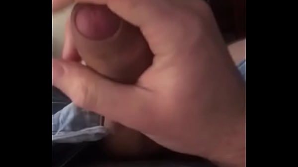 De pau duro na sala de casa 