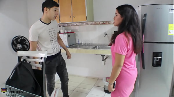 Llamo A Mi Amigo El Plomero Para Que Me Arregle Un Da&ntilde;o Y Termina Escurri&eacute;ndome Su Poca Leche En Mis Nalgas Hl thumbnail