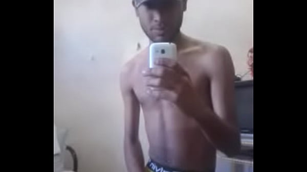 Play MP4 - Leonardo Rodrigues - Super Dotado na Cueca Boxer Amarela