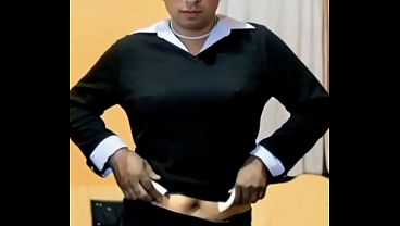 Chico lesviana mueve sus pechos