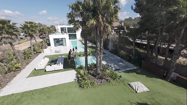 Nonton We Filled The Airbnb House With Prostitutes Of All Nationalities. thumbnail