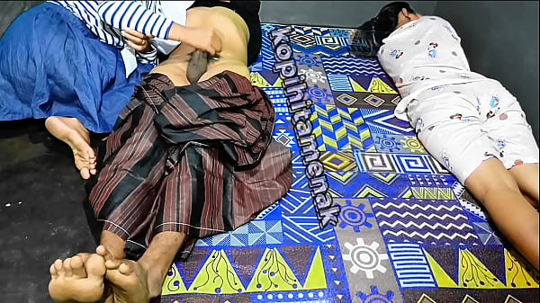 Play MP4 - Adik Kandungku Ikut Menikmati Kontol Suamiku