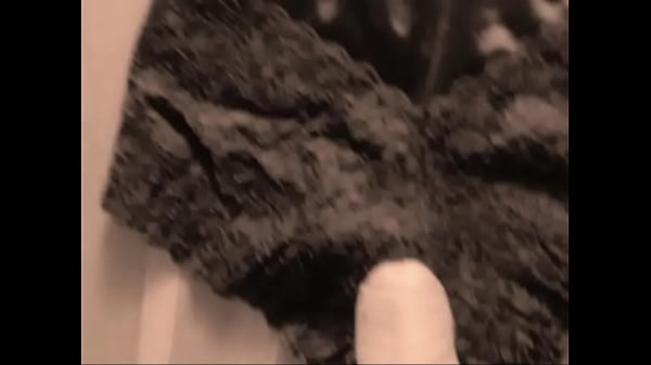 Quick cumming on panty