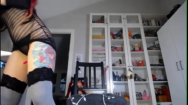 Sweetheart Elly_teasing_you withmy sexybutt and nice ass