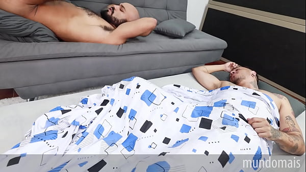 Play MP4 - Sonhei que meus dois amigos estavam fodendo&excl;