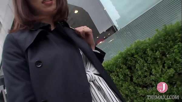 Play MP4 - 超綺麗な美熟女にチンポをしゃぶらせながらオナニーさせる、涙目になってフェラする姿がシコい