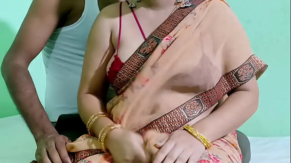 Play MP4 - शर्मा जी की बहू ने अपनी पड़ोसी से मन भर कर चुदाई कारवाई