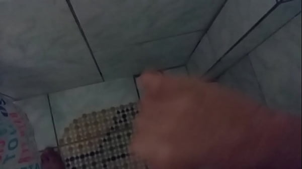 Quem quer uma gozada quente na_boca