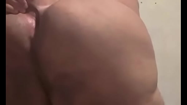 Gordinho mostrando o cuz&atilde_o