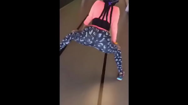 Nonton My B. Shaking Ass At The Gym thumbnail