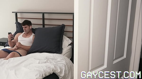 Play MP4 - GAYCEST - Muscle top Rick barebacks and breeds eager twink Austin