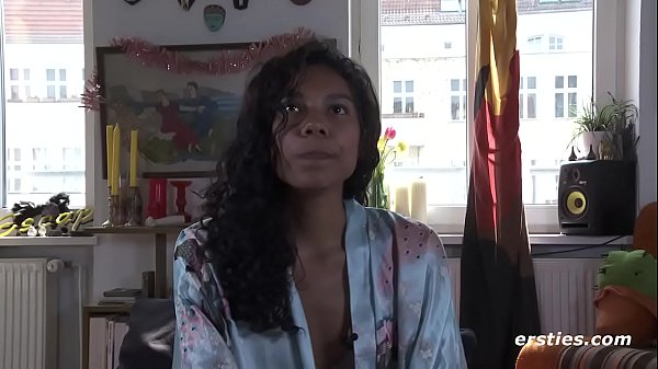 Play MP4 - Sweet Ebony Amateur Masturbates Outside