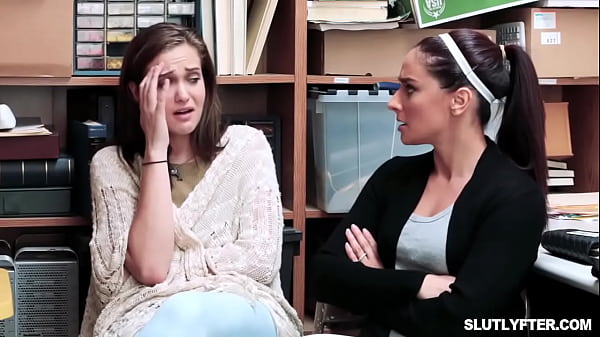 Mads spread her legs wide for rusty