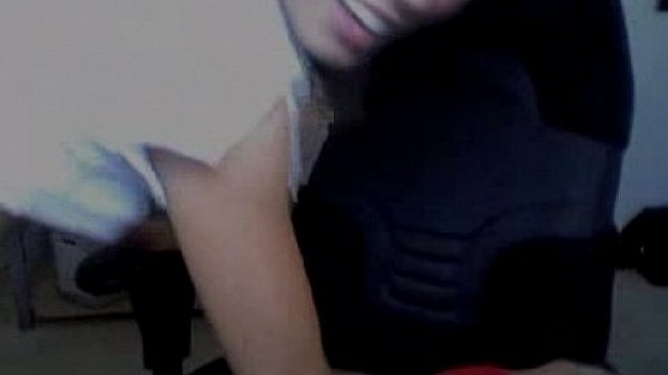 Nonton Nice Babe Plays On Cam thumbnail