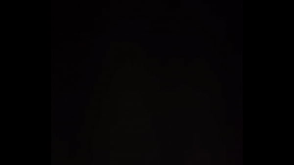 Coroa tomando banho depois de receber leite