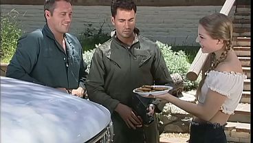 Nonton A Sweet Babe Treats Two Workmen With Cookies, Then Invites Them To Raid All Her Holes thumbnail